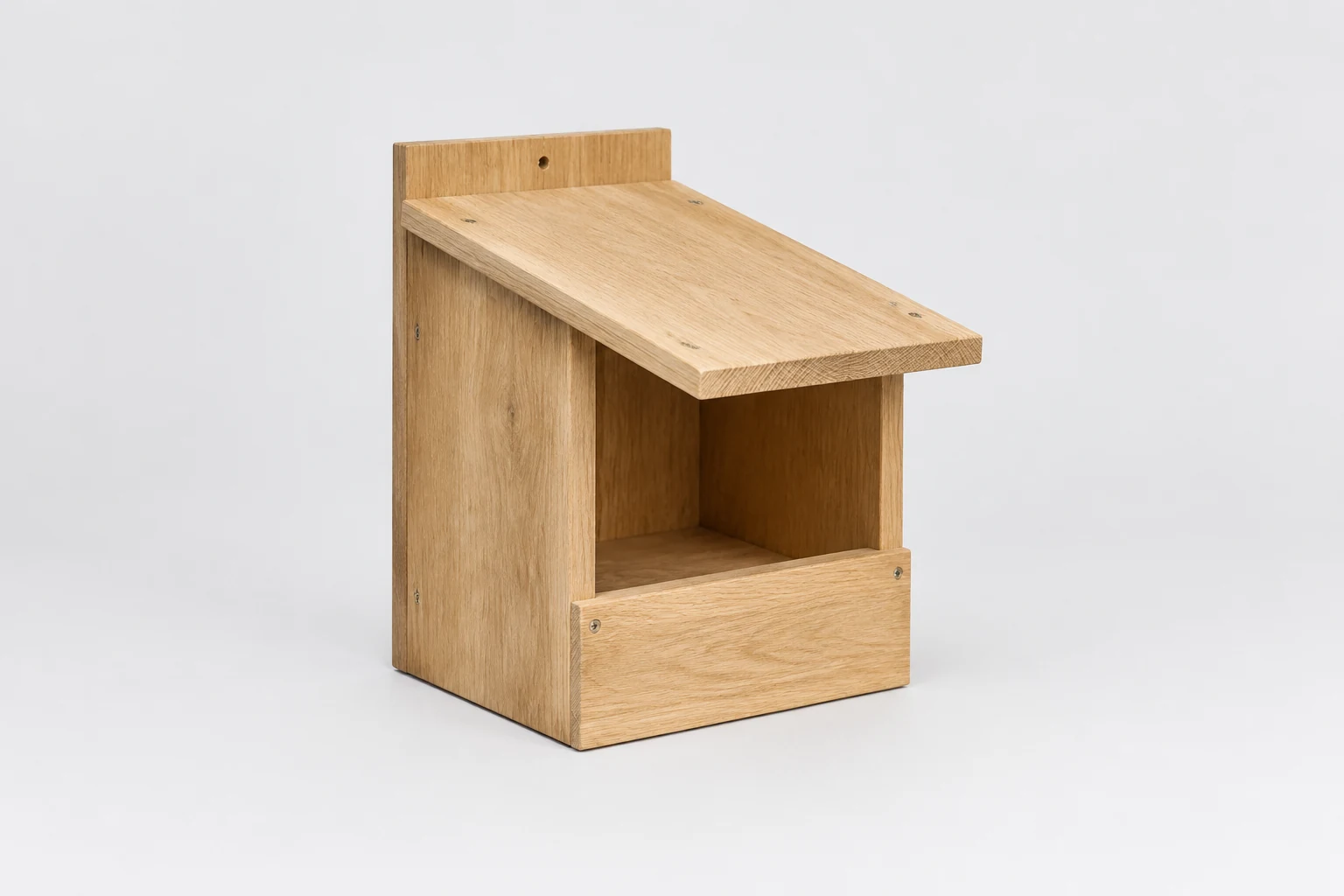 Open-fronted oak nest box